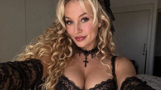 Oiled Girls Live