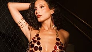 Mia Almeida 34 Snapshot